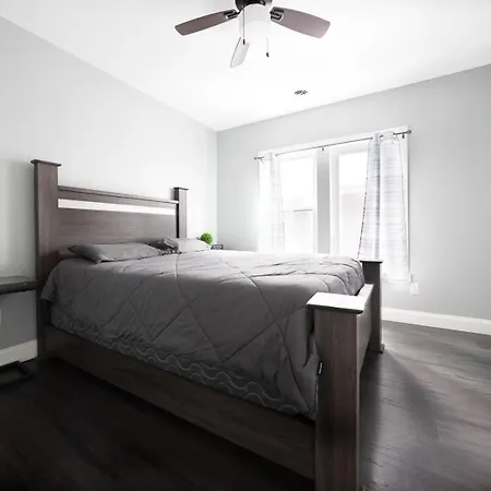 Comfy 4Br, 1 Bath Near The Falls & Casino Niagara Falls Exterior photo