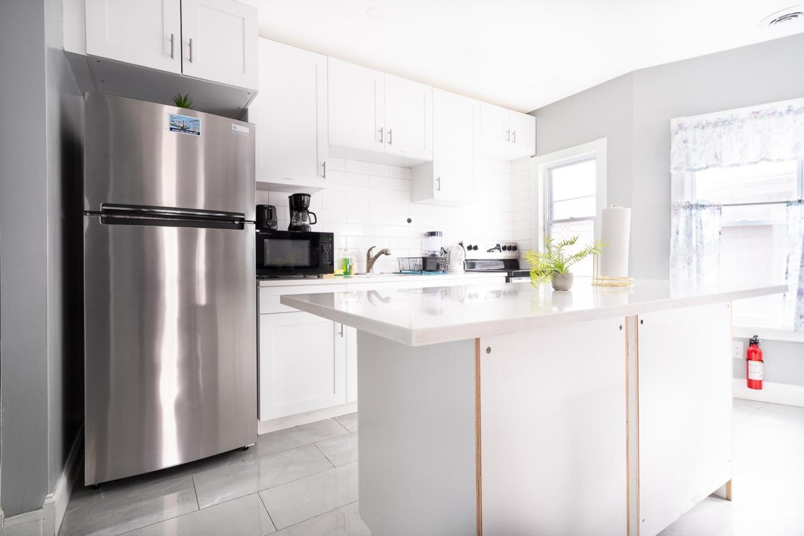 Comfy 4br, 1 Bath Near The Falls & Casino Apartment Niagara Falls