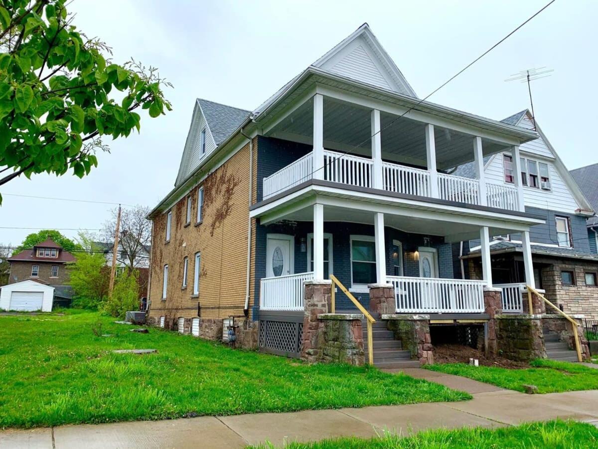 Comfy 4br, 1 Bath Near The Falls & Casino Apartment