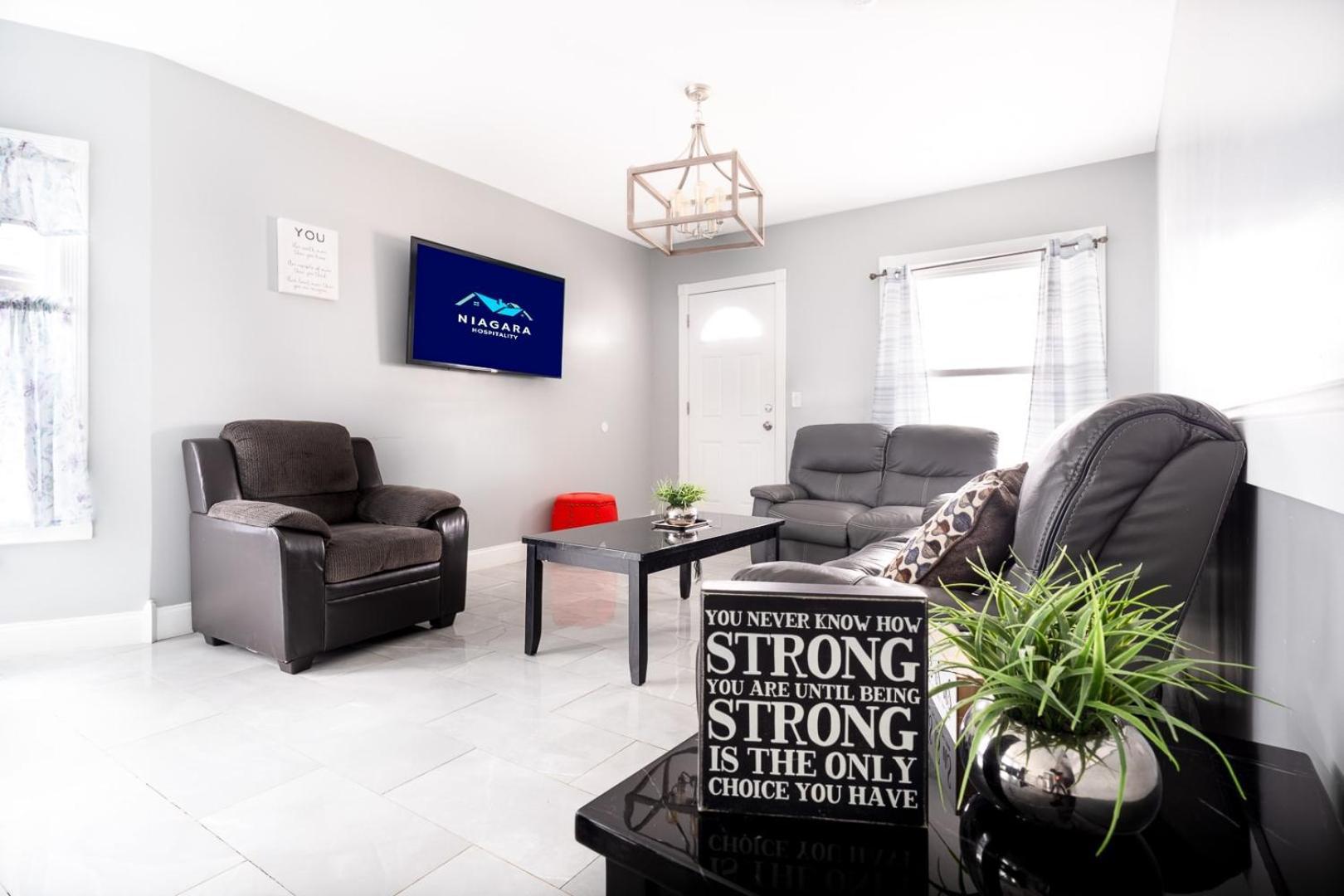 Comfy 4br, 1 Bath Near The Falls & Casino Apartment *