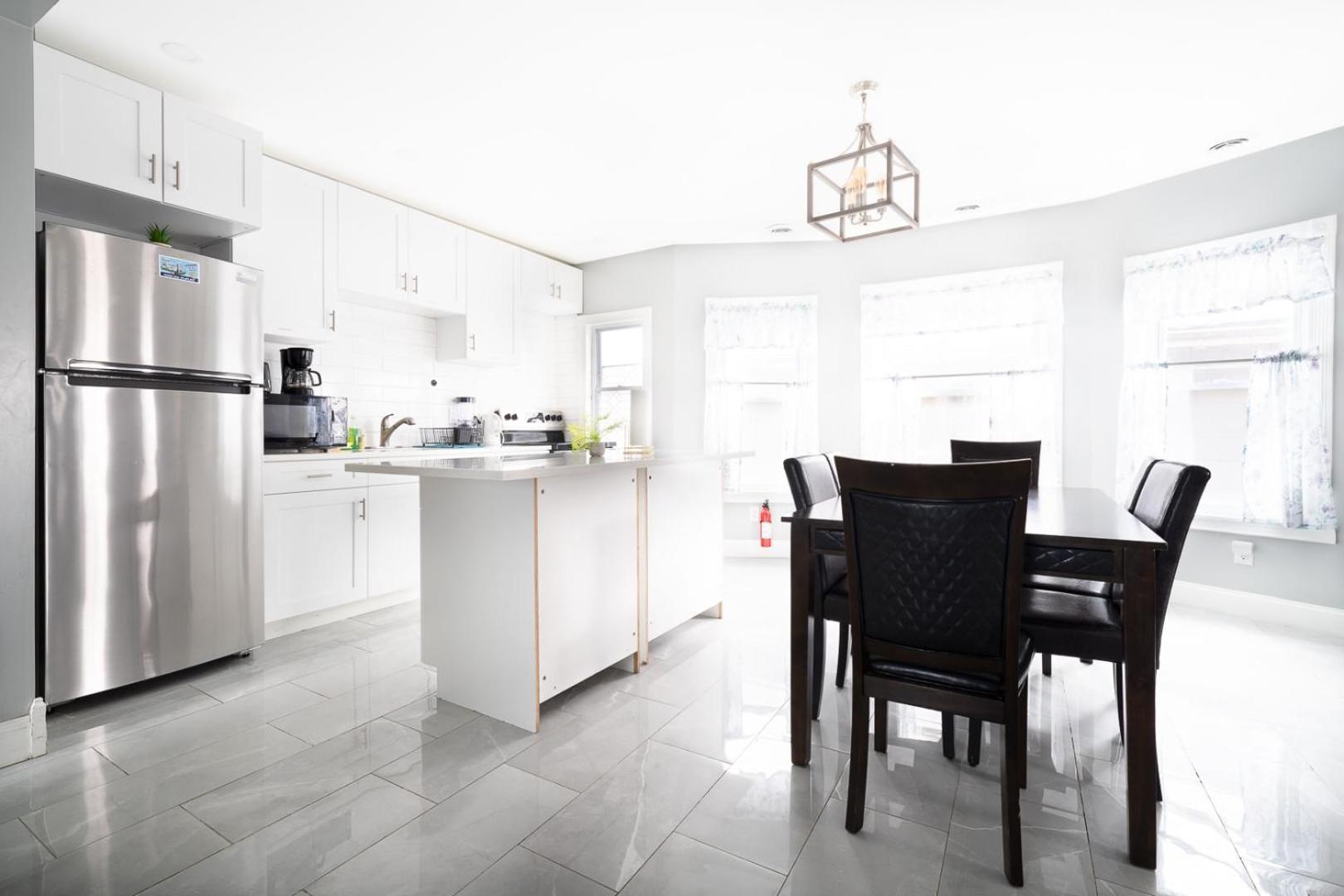 Comfy 4br, 1 Bath Near The Falls & Casino Apartment Niagara Falls